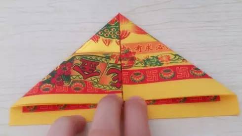 黄纸手工折纸菠萝元宝,中秋节元宝折纸的教程简单又漂亮