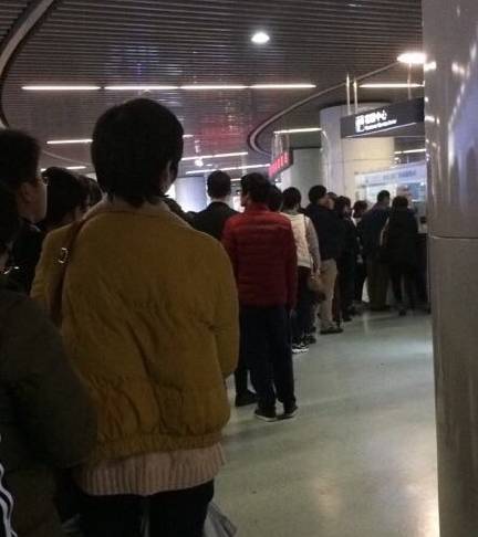 无锡地铁站怎么用现金充值公交卡,市民卡可以充话费吗