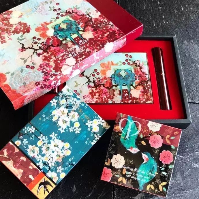 腮红金震惊了手机界？美妆界老司机们却早就开始在圣诞限定上作妖了~