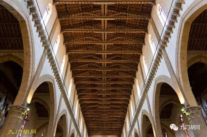 佛罗伦萨建筑圣十字教堂的特色 (圣十字教堂在佛罗伦萨位置)