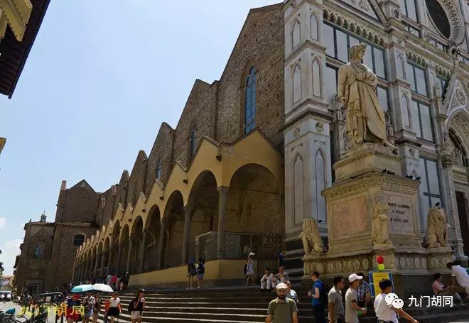 佛罗伦萨建筑圣十字教堂的特色 (圣十字教堂在佛罗伦萨位置)