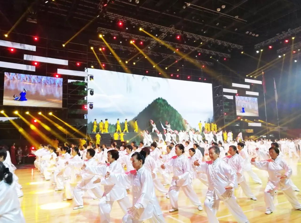 新静安第一届运动会开幕式,静安新体育中心活动看台