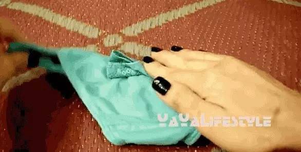 衣服怎么叠放在柜子里整齐,怎么叠衣服又快又整齐