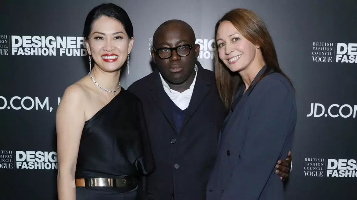 每日速报|京东成BFC/VOGUE设计师时尚基金合作伙伴、SMCP正式提交上市文件、Topshop寻求转型