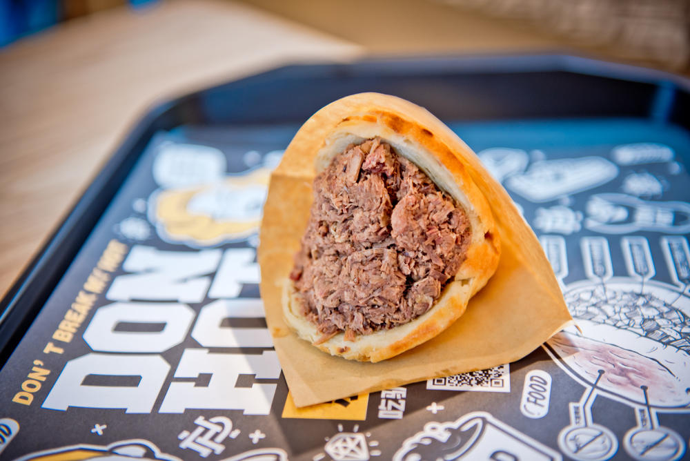 他家驴火店混搭嘻哈风吃完来段freestyle两国开张获投1千万