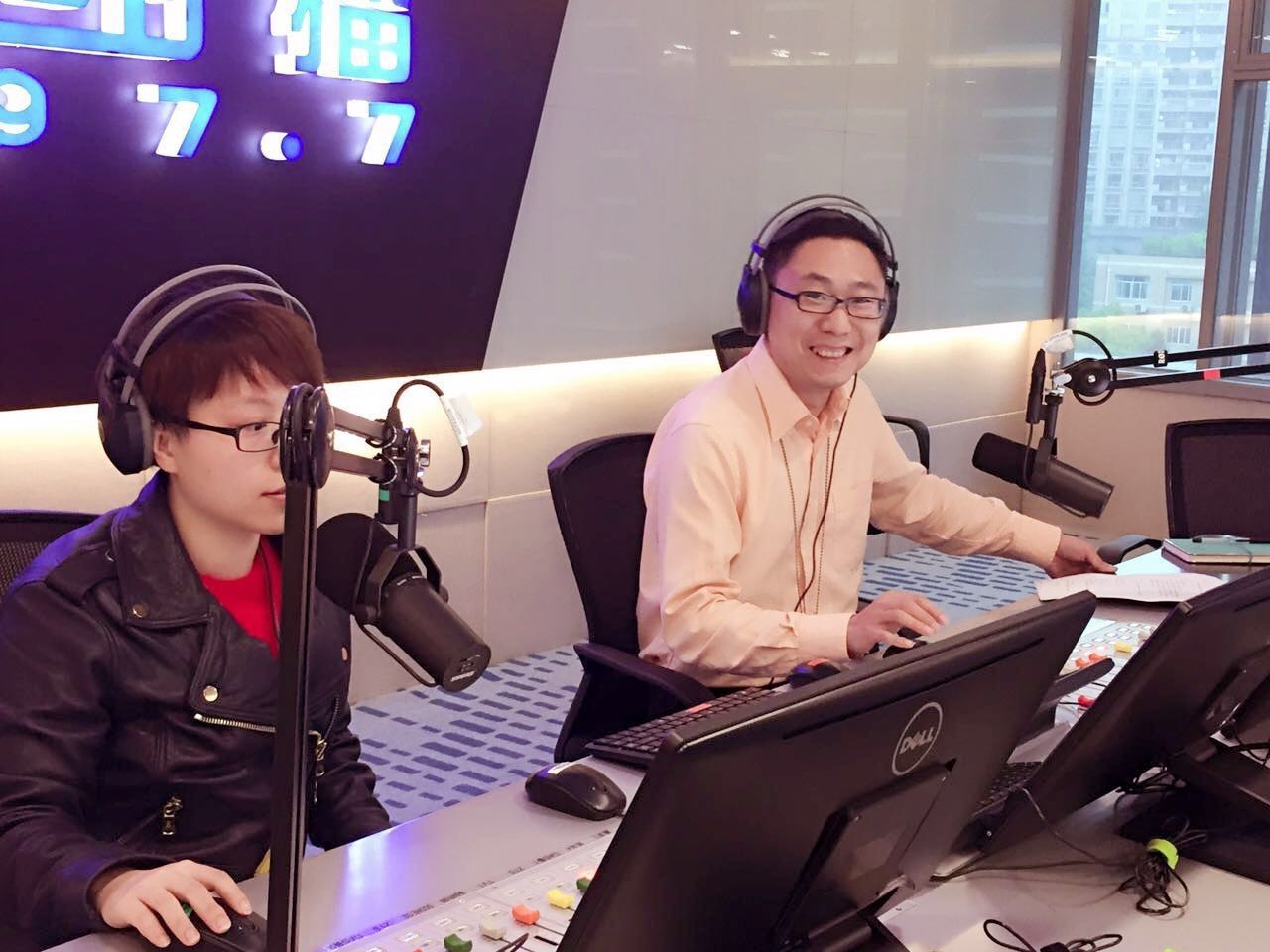 贺!《股市大家谈》荣获“年度十大指南节目”|上海广播节