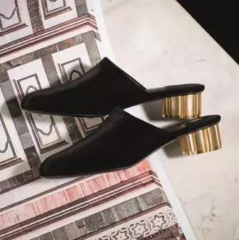 找女友只服冯绍峰，我却心疼赵丽颖找不到一双好鞋~