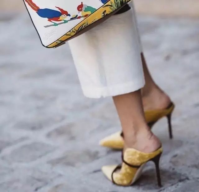 找女友只服冯绍峰，我却心疼赵丽颖找不到一双好鞋~