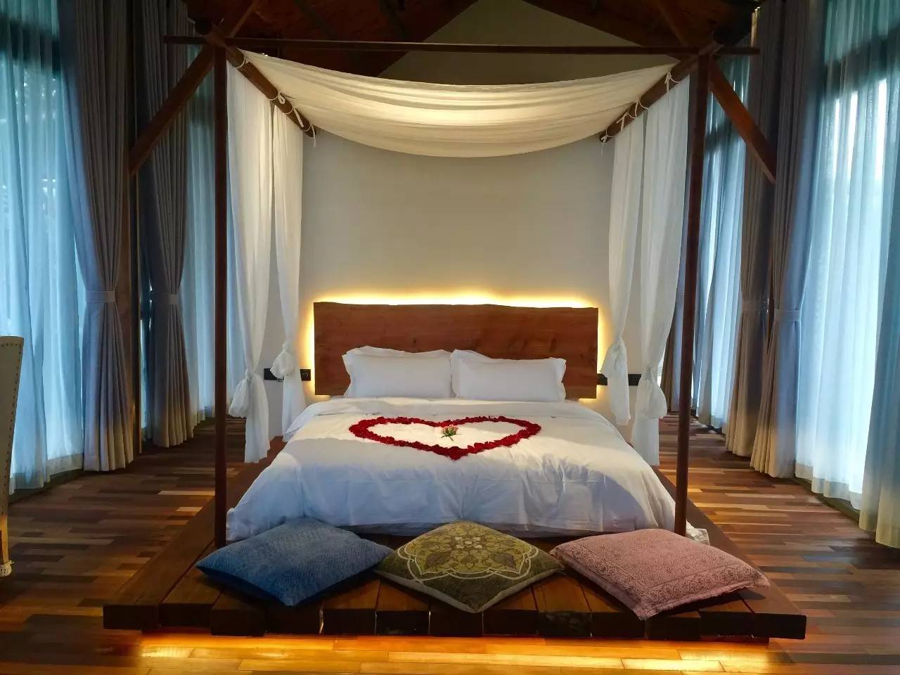 70后文艺大叔跑到这个“会吃福建人”的城市,用花砖、雪茄和伏特加,把废弃的修船厂变成最会撩妹的床