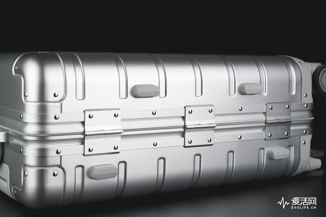 我拖着小米90分旅行箱上街的时候有人问我：这个是薛之谦同款吗？