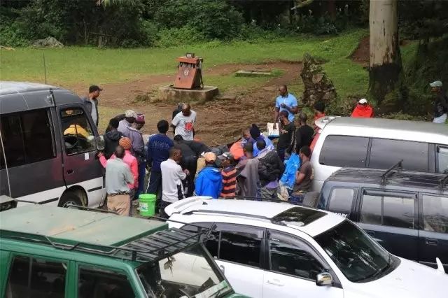 BLACKYAK牛人牛队｜登顶“非洲之巅”