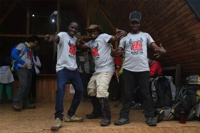 BLACKYAK牛人牛队｜登顶“非洲之巅”