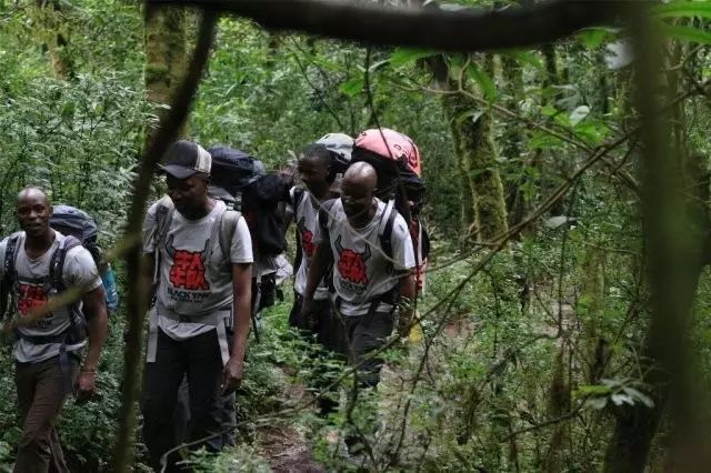 BLACKYAK牛人牛队|登顶“非洲之巅”