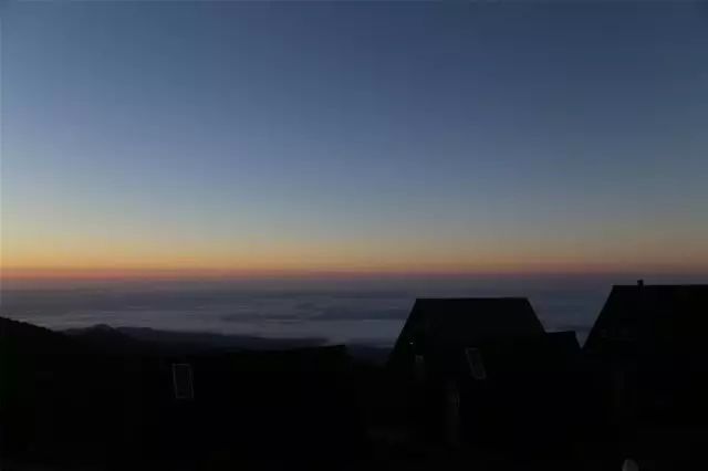 BLACKYAK牛人牛队|登顶“非洲之巅”