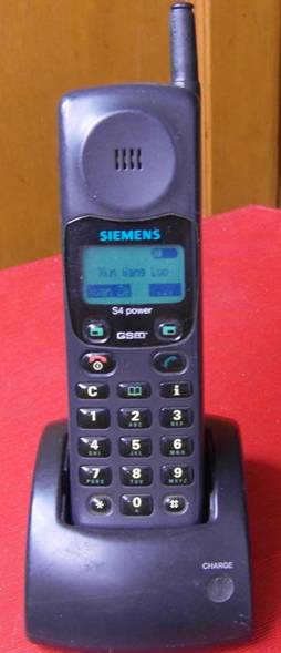 朋友圈被“10年前的手机”刷屏了，小布老泪纵横······