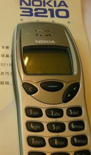 朋友圈被“10年前的手机”刷屏了，小布老泪纵横······