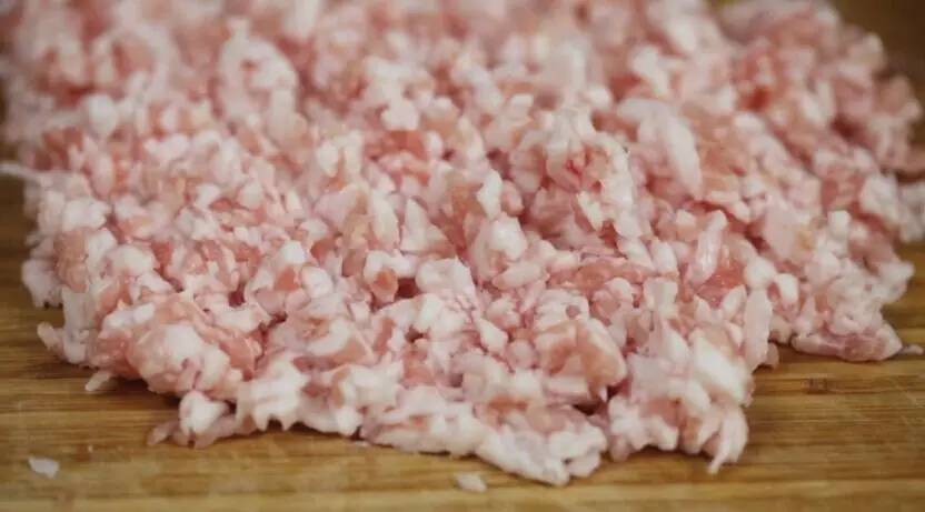 为什么自制狮子头肉不紧实,狮子头怎么做才能滑嫩不散不油炸