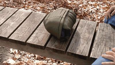 衣服怎么叠放在柜子里整齐,怎么叠衣服又快又整齐