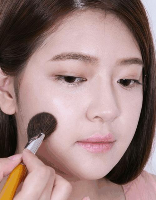 腮红颜色怎么选高颧骨,腮红正确选择什么肤色