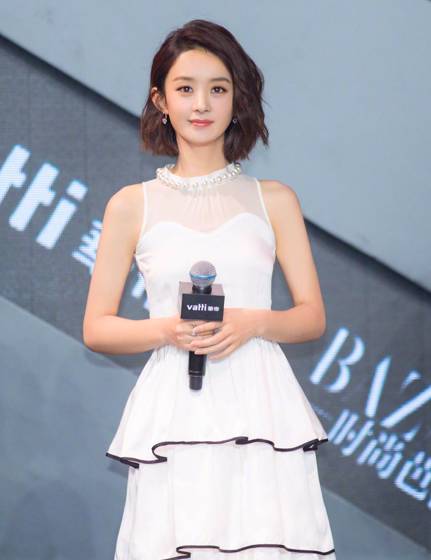 找女友只服冯绍峰，我却心疼赵丽颖找不到一双好鞋~