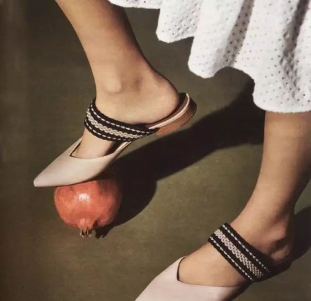 找女友只服冯绍峰，我却心疼赵丽颖找不到一双好鞋~