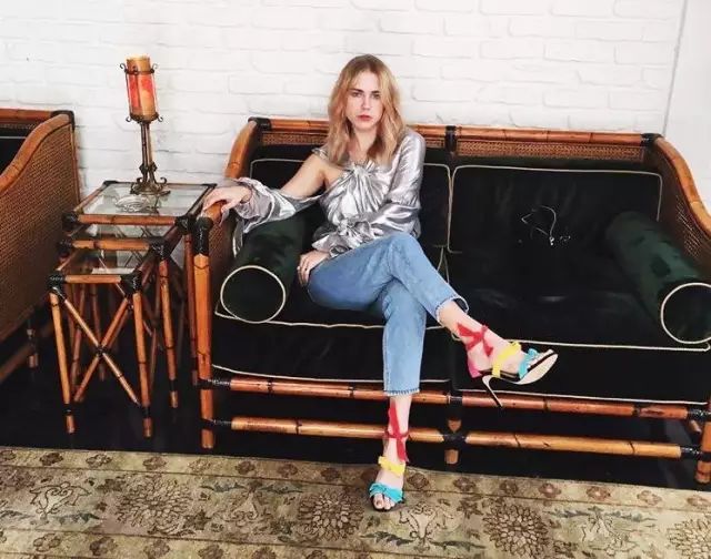 找女友只服冯绍峰，我却心疼赵丽颖找不到一双好鞋~