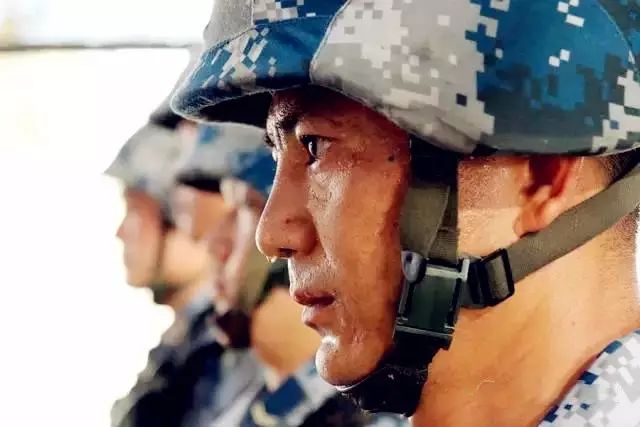 没经历过磨难不足以谈人生,没经历过军训的人