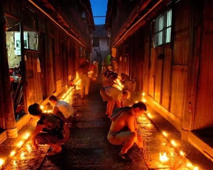 宁波人门口烧纸,宁波本地人喜欢在门口烧纸