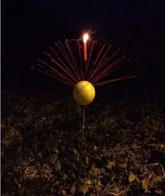 宁波人门口烧纸,宁波本地人喜欢在门口烧纸