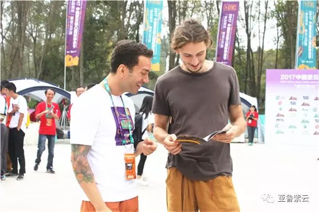 「图文直播」2017中国紫云格凸国际攀岩节‘多彩贵州’攀岩公开赛开幕式