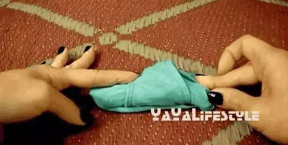 衣服怎么叠放在柜子里整齐,怎么叠衣服又快又整齐