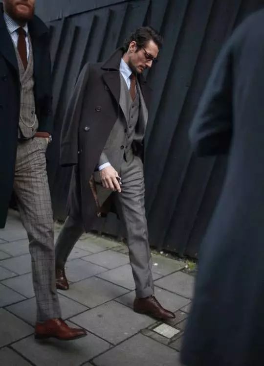 在姑娘眼中,你的鞋品决定了你的床品|基本款