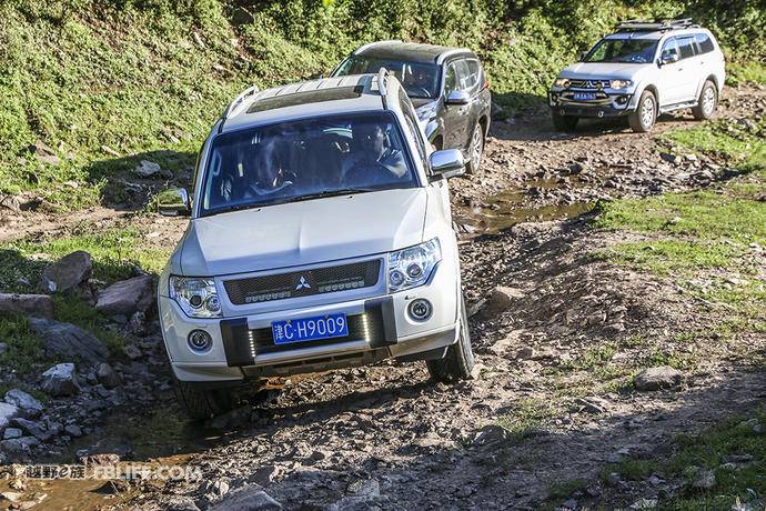 2018款三菱帕杰罗v97试驾,帕杰罗v93v95v97的区别