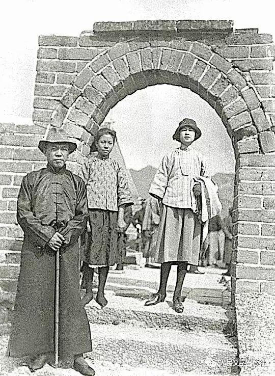 林徽因与梁思成葬在一起吗,林徽因与梁思成的爱情