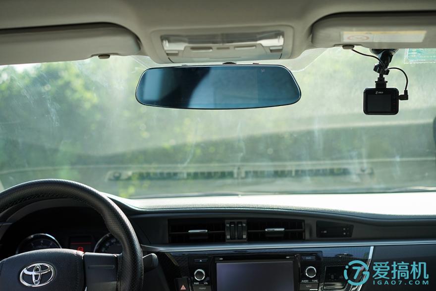 小蚁行车记录仪后视镜版开机,小蚁行车记录仪带循环录像功能