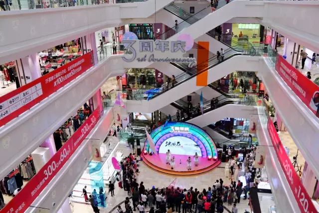 花一件钱买三件衣服,花一件的钱拿两件