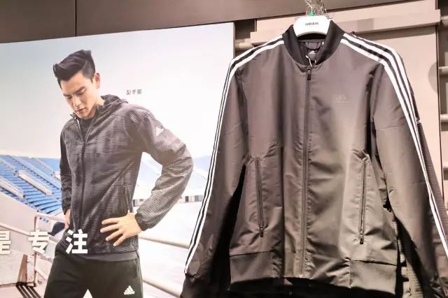 花一件钱买三件衣服,花一件的钱拿两件