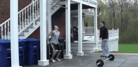 吓人!她肩膀居然破了个“洞”,只因天天做这个动作……黔南人赶紧自查看看!