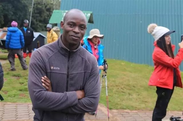 BLACKYAK牛人牛队|登顶“非洲之巅”