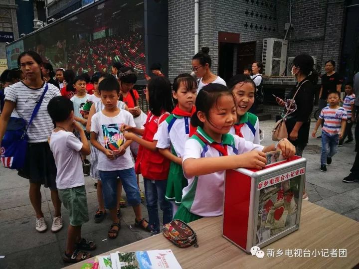 新乡跳蚤市场,新乡广播电视台小记者团收看