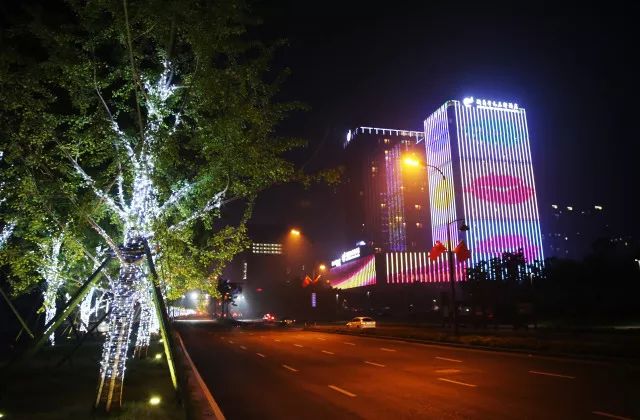 好闪耀！余杭“挂起”一面100米高的大*旗国**丨来这里，“玉”见良渚~