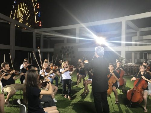 世界首支摩天轮交响乐在青岛西海岸奏响