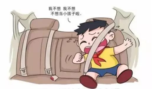 男孩脖子被绳子挂住,小孩被安全带勒脖
