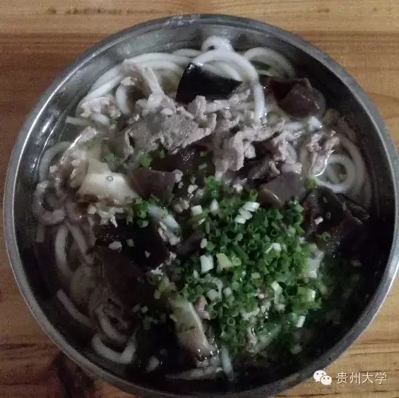 贵大周边美食,贵大背后美食街