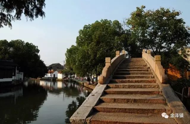 「金泽人说金泽事」金泽古镇上的小吃：状元糕、豆腐干、麦芽塌饼、熏毛豆、烧麦……