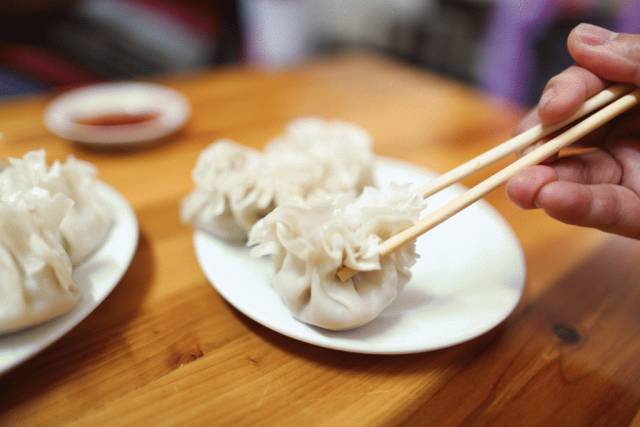 「金泽人说金泽事」金泽古镇上的小吃：状元糕、豆腐干、麦芽塌饼、熏毛豆、烧麦……