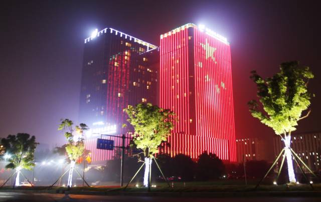 好闪耀！余杭“挂起”一面100米高的大*旗国**丨来这里，“玉”见良渚~