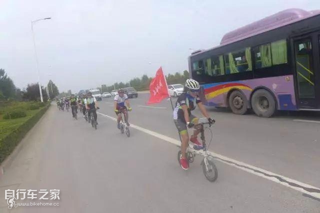 粉丝齐聚，欢畅骑行