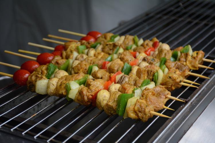 朋友，侬酒量哪能？国庆去共青森林公园拼一杯吧，iPhone8等着你