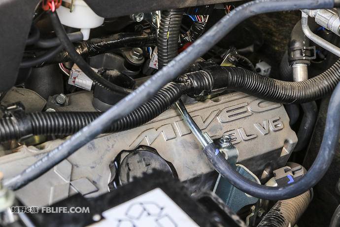 2018款三菱帕杰罗v97试驾,帕杰罗v93v95v97的区别